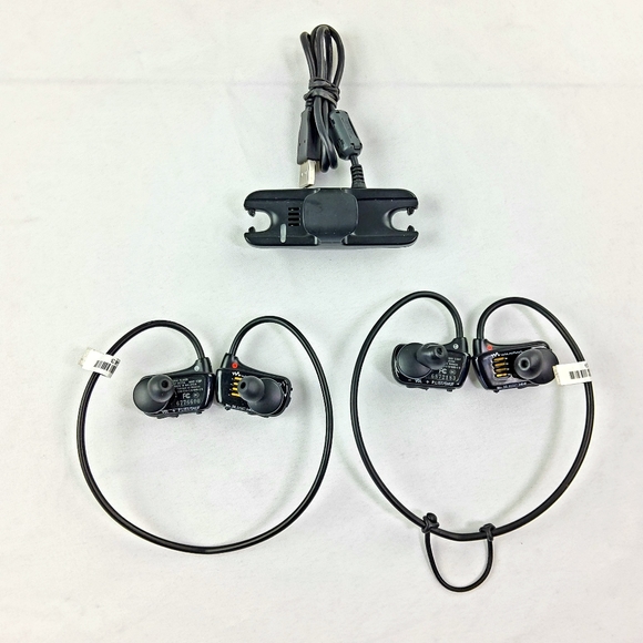 Sony Walkman NWZ-W273S 4GB Waterproof MP3 Player Black w/ Charging Dock TESTED - Picture 2 of 10